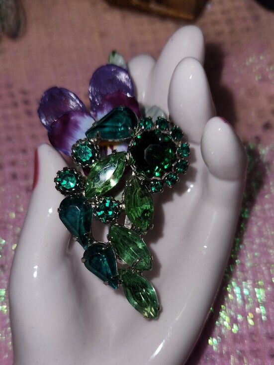 Vintage Jewelry - Emerald Gemstone Leaf Cluster Brooch - Women Jewelry
